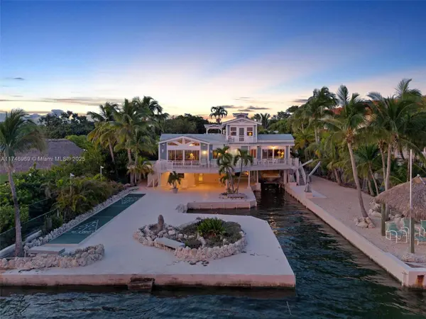 815 E Shore Dr, Summerland Key, FL 33042-4510