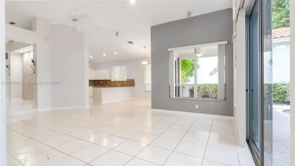 1061 Bel Aire Dr E, Pembroke Pines, FL 33027-2223