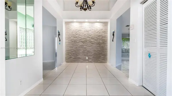 1061 Bel Aire Dr E, Pembroke Pines, FL 33027-2223