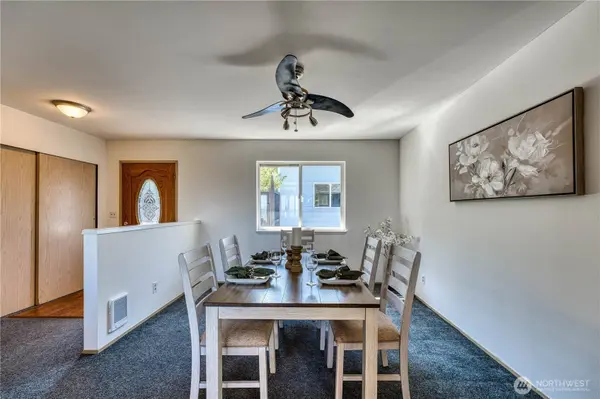 6736 NE Admiral LN, Hansville, WA 98340