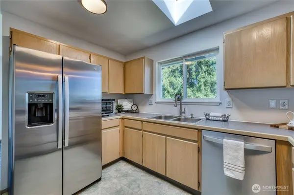 6736 NE Admiral LN, Hansville, WA 98340