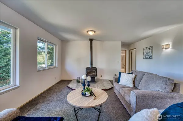 6736 NE Admiral LN, Hansville, WA 98340