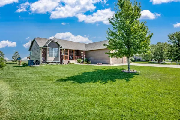 15050 W Shadow Lakes St, Wichita, KS 67223