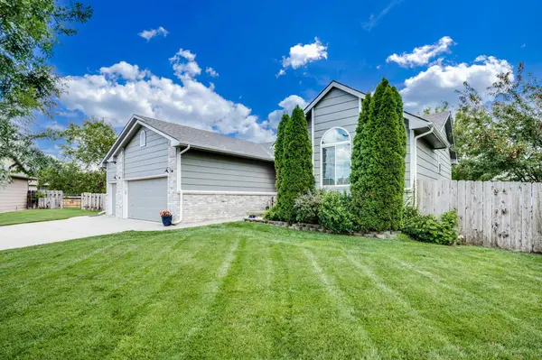 2910 N Cardington Ct, Wichita, KS 67205