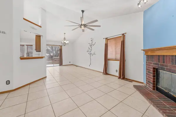 4467 N Westlake Ct, Bel Aire, KS 67220