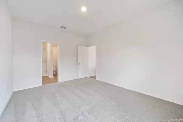 2027 Powell Place, Converse, TX 78109