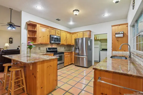 711 Heinen, Bandera, TX 78003