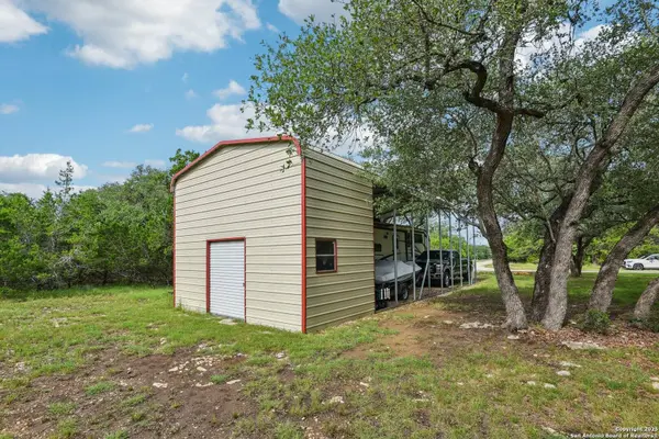 711 Heinen, Bandera, TX 78003