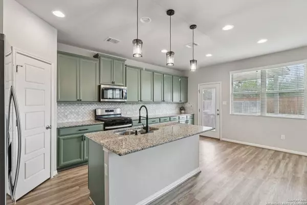 8815 Straight Oaks, San Antonio, TX 78254