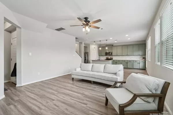 8815 Straight Oaks, San Antonio, TX 78254