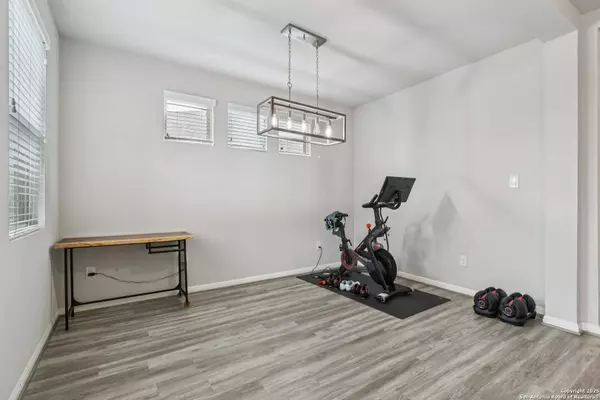 8815 Straight Oaks, San Antonio, TX 78254