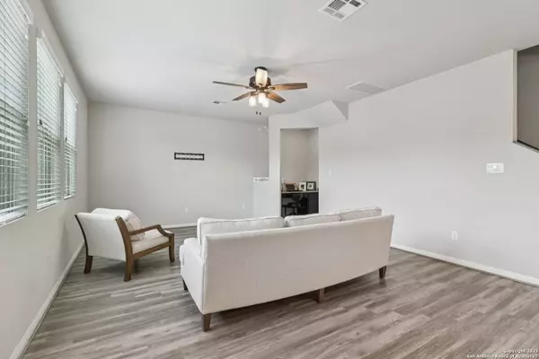 8815 Straight Oaks, San Antonio, TX 78254