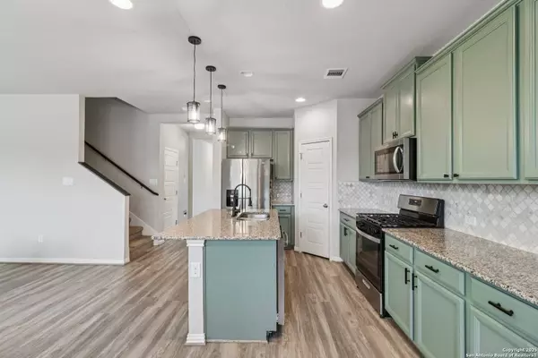 8815 Straight Oaks, San Antonio, TX 78254