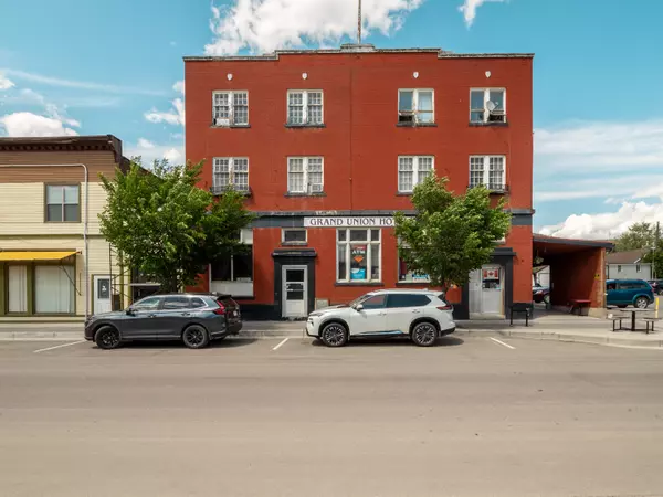 7719 17 Ave, Crowsnest Pass, AB T0K