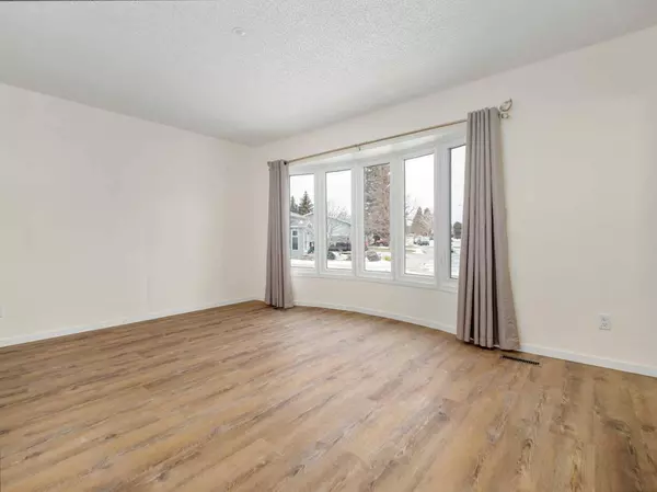 2426 14 ST N, Lethbridge, AB T1H 4P3