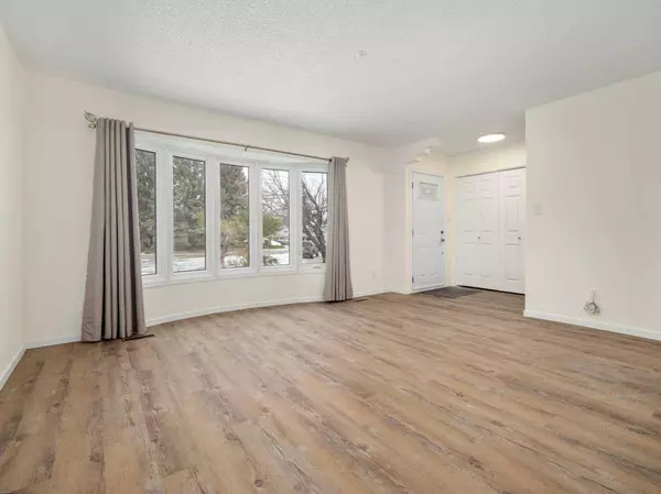 2426 14 ST N, Lethbridge, AB T1H 4P3