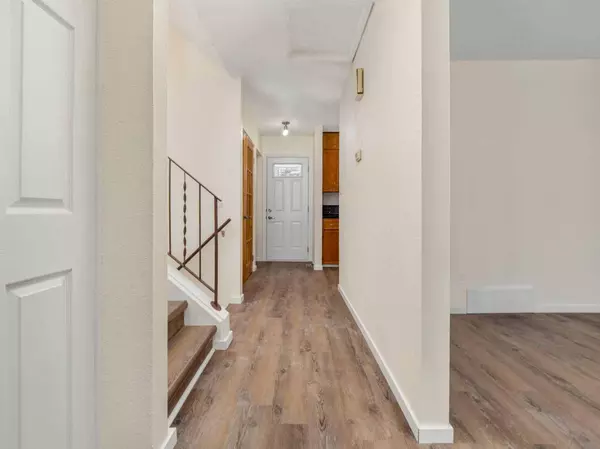 2426 14 ST N, Lethbridge, AB T1H 4P3