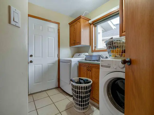 10 Fairmont CRES S, Lethbridge, AB T1K 7G3