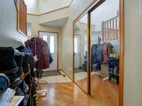 10 Fairmont CRES S, Lethbridge, AB T1K 7G3