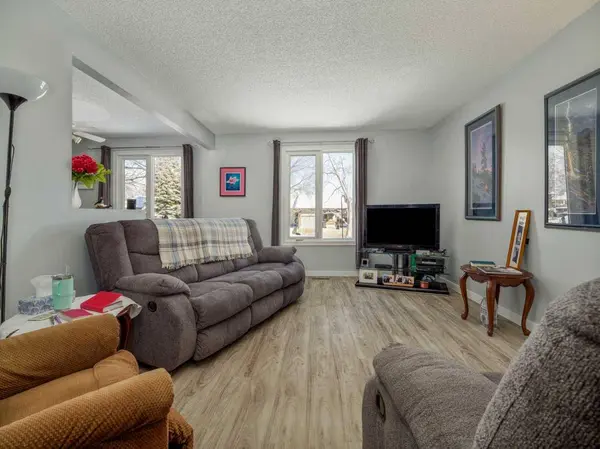 210 Jerry Potts BLVD W, Lethbridge, AB T1K6H1