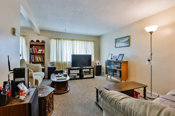 1717 St Edward BLVD N, Lethbridge, AB T1H 1X2