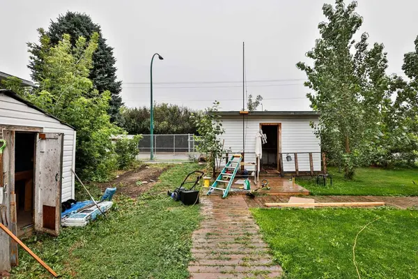 1901 1 AVE N, Lethbridge, AB T1H 0A5