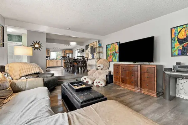 104 Cantree PL SW, Calgary, AB T2W 2K2