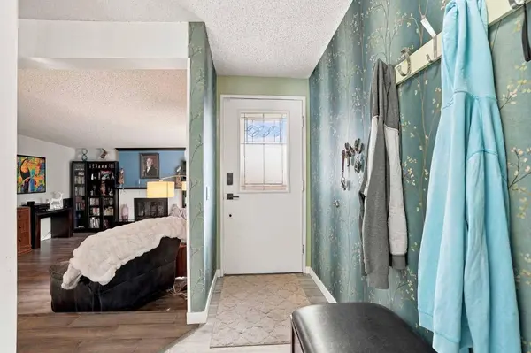 104 Cantree PL SW, Calgary, AB T2W 2K2