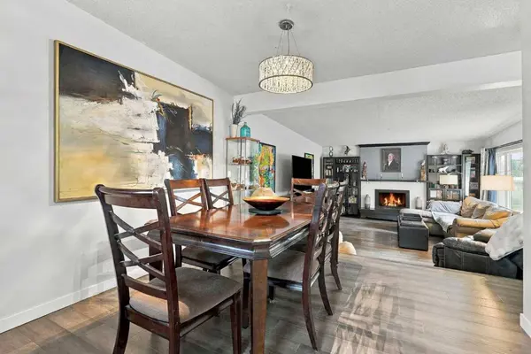 104 Cantree PL SW, Calgary, AB T2W 2K2
