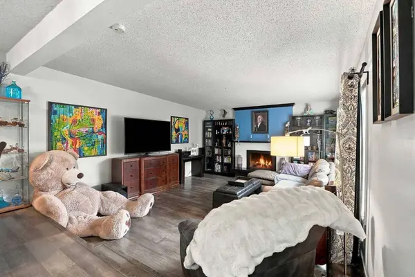 104 Cantree PL SW, Calgary, AB T2W 2K2