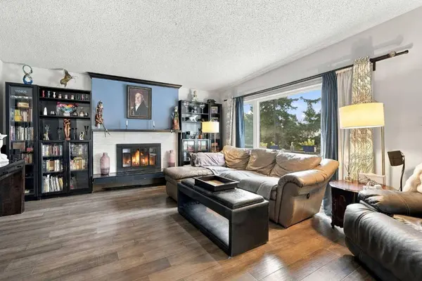 104 Cantree PL SW, Calgary, AB T2W 2K2