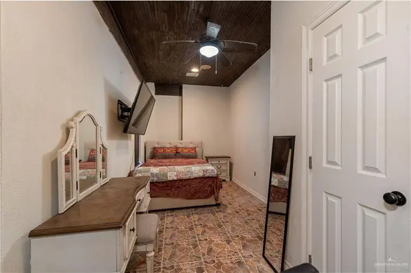 2017 Glendale DR, Edinburg, TX 78541