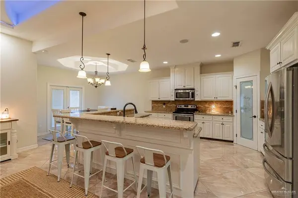 2017 Glendale DR, Edinburg, TX 78541