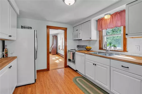 72 Old Danielson PIKE, Foster, RI 02825