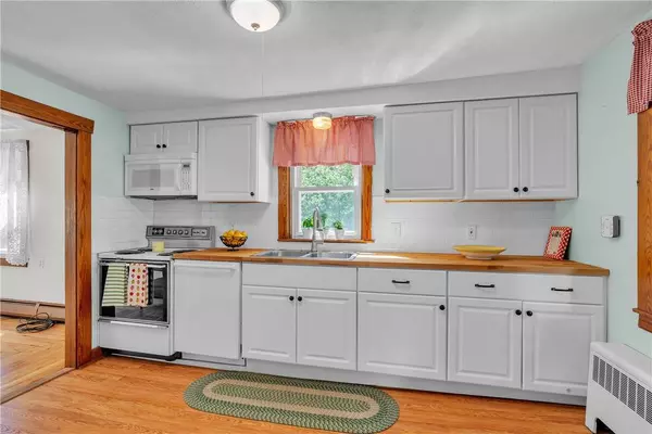 72 Old Danielson PIKE, Foster, RI 02825