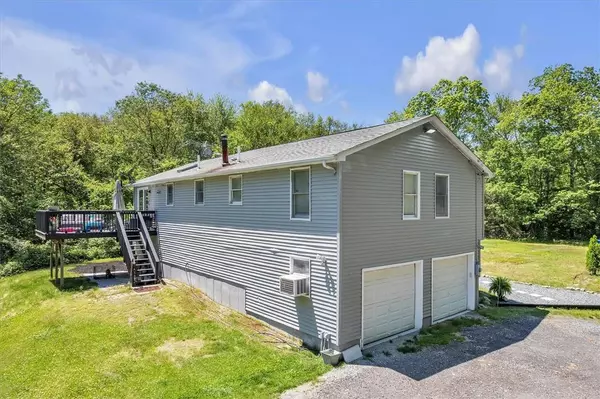 202 Hartford PIKE, Foster, RI 02825