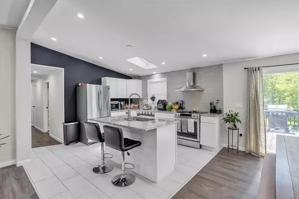 202 Hartford PIKE, Foster, RI 02825