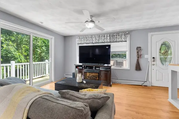7 Boulder DR, Johnston, RI 02919