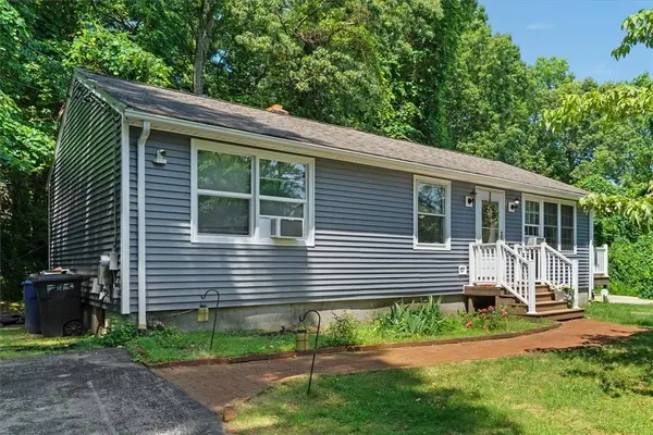7 Boulder DR, Johnston, RI 02919