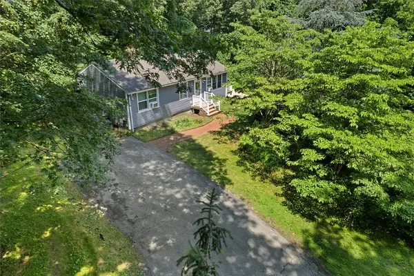 7 Boulder DR, Johnston, RI 02919