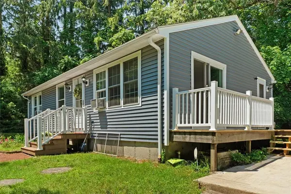 7 Boulder DR, Johnston, RI 02919
