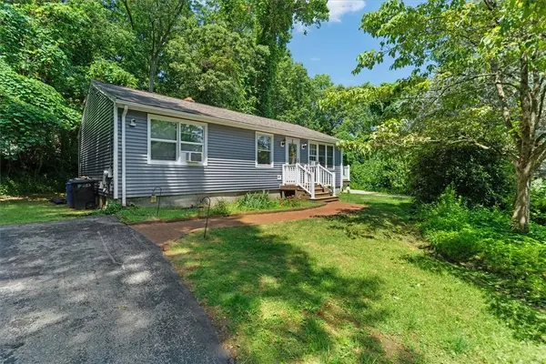 7 Boulder DR, Johnston, RI 02919