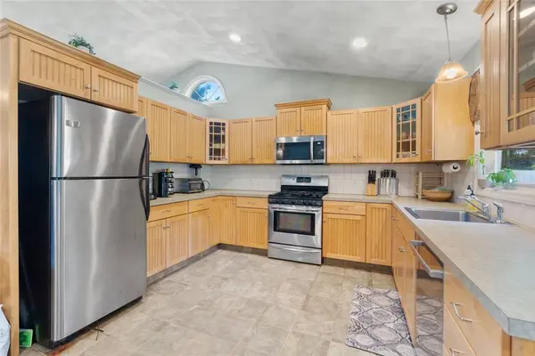 15 Meadow RD, Scituate, RI 02831