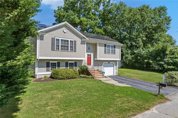 15 Meadow RD, Scituate, RI 02831