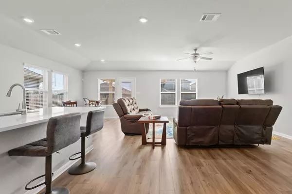 110 Greenspire Downs DR, Hutto, TX 78634