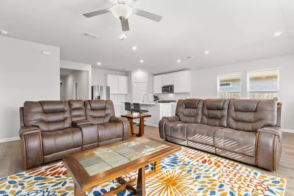 110 Greenspire Downs DR, Hutto, TX 78634