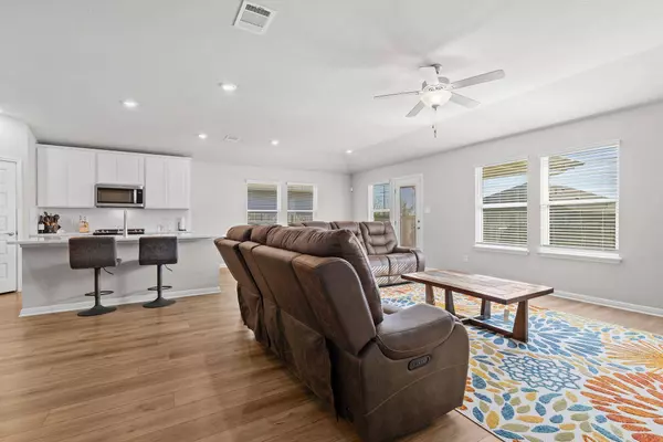 110 Greenspire Downs DR, Hutto, TX 78634