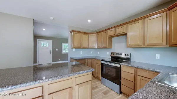 5401 Sir Barton Dr, Louisville, KY 40272