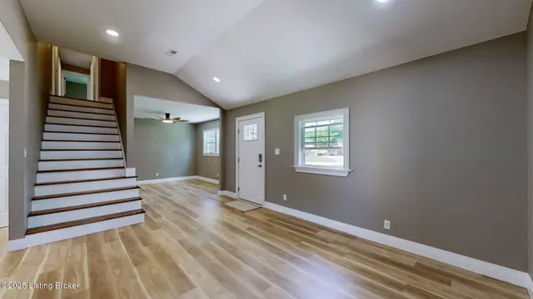 5401 Sir Barton Dr, Louisville, KY 40272