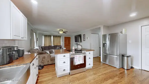 4010 Sirate Ln, Louisville, KY 40229